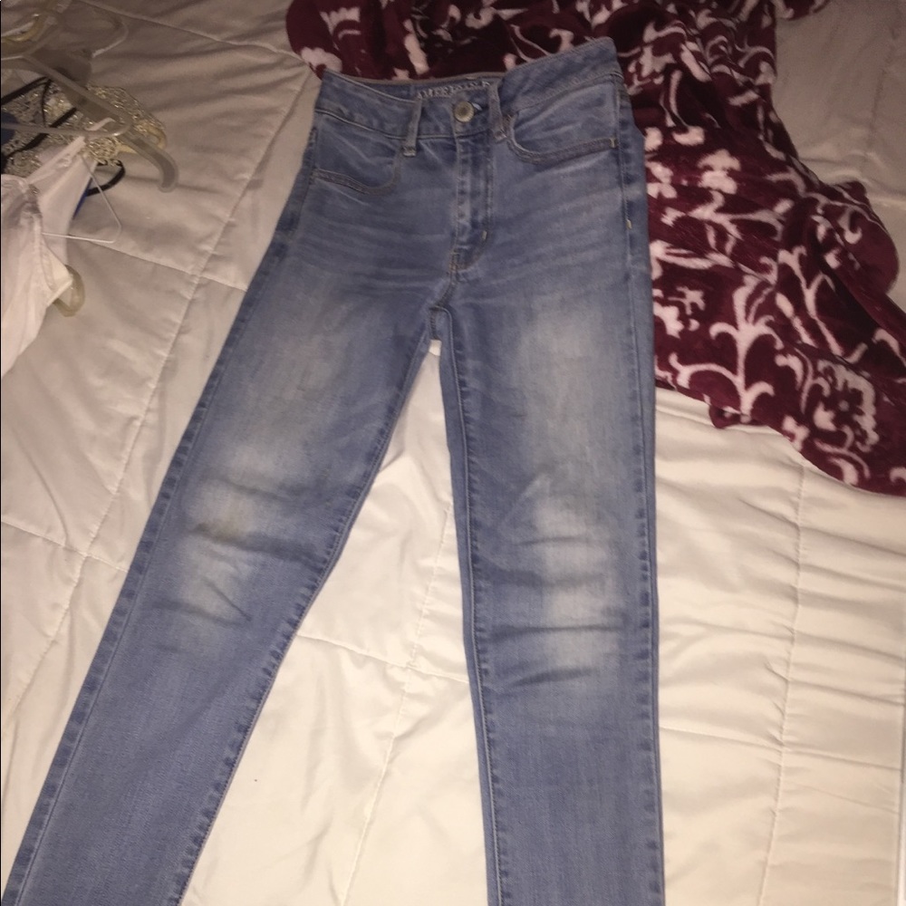Light wash American eagle jeans